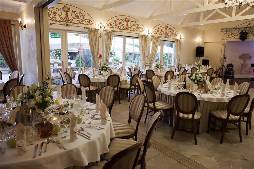 Villa Estera - Hotel & Restauracja Michałowice Buitenkant foto
